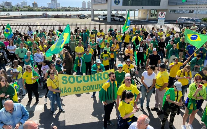 Grupo ocupa entorno do Mercado Público (Foto: Redes Sociais)
