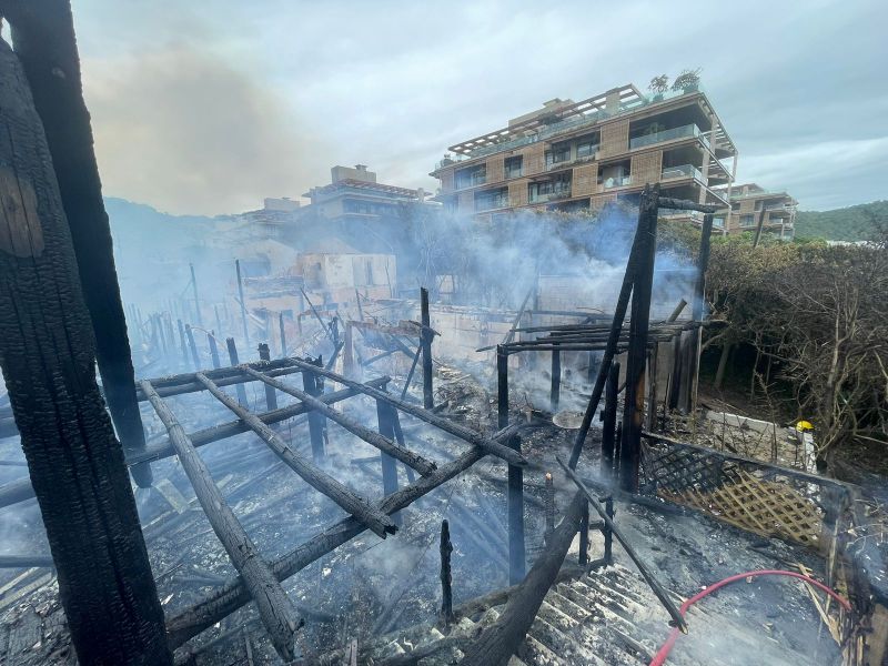 Área de 2800m² foi atingida pelo fogo