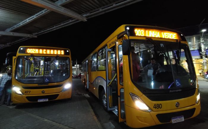 Das cinco linhas, apenas a Turquesa, que atende  Escalvado e Escalvândia, não partem do terminal urbano
 (Fotos: Joca Baggio e Divulgação)