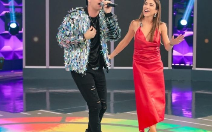 Cantor que surgiu na internet em 2019 esteve em Penha nesta sexta, e neste domingo, brilhará no Programa Silvio Santos / Divulgação / SBT