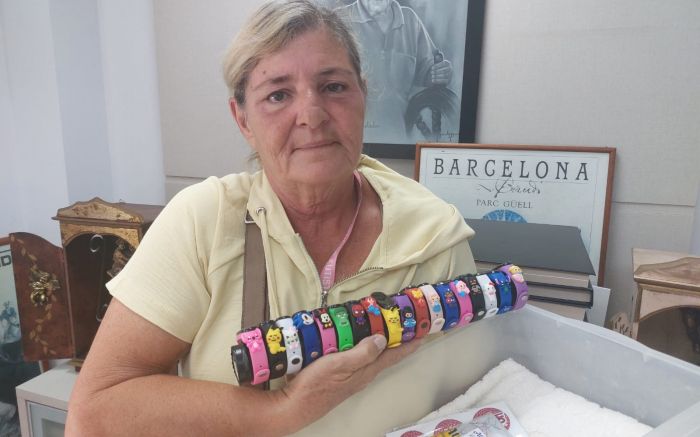 Dona Eunice vem toda semana de Blumenau vender seus quitutes em Itajaí
(Foto: Amanda Moser)