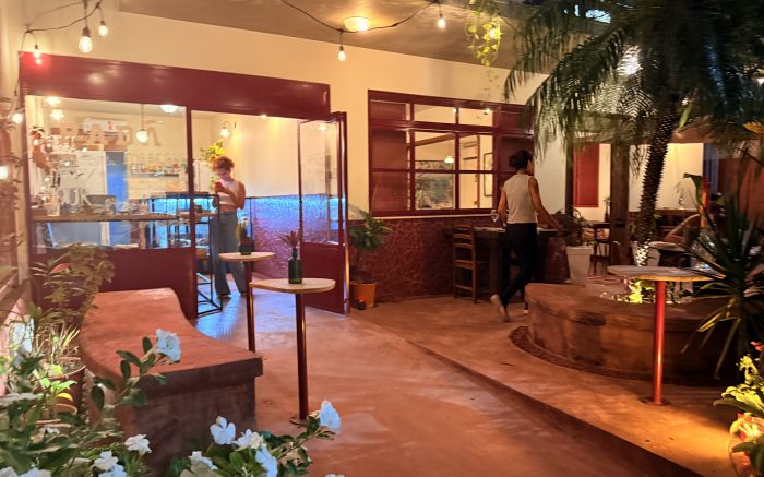 Casa 2450 une cafeteria, restaurante, joalheria e galeria de arte (Foto: Redação)