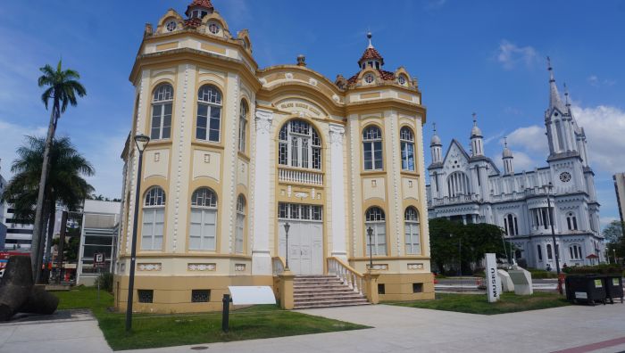 Superintendência diz que assumiu unidades já com problemas e sem contrato de manutenção (Foto: João Batista)