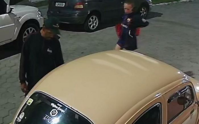 Dupla de ladrões foi vista pela vizinhança (foto: divulgação - Whatsapp)