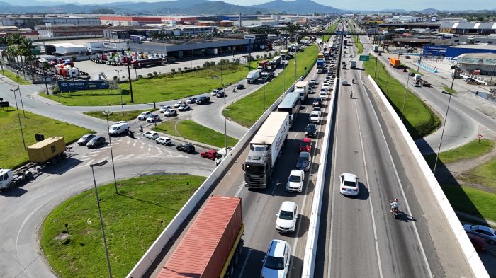 Sentido Joinville está totalmente bloqueado (Foto: Arquivo)