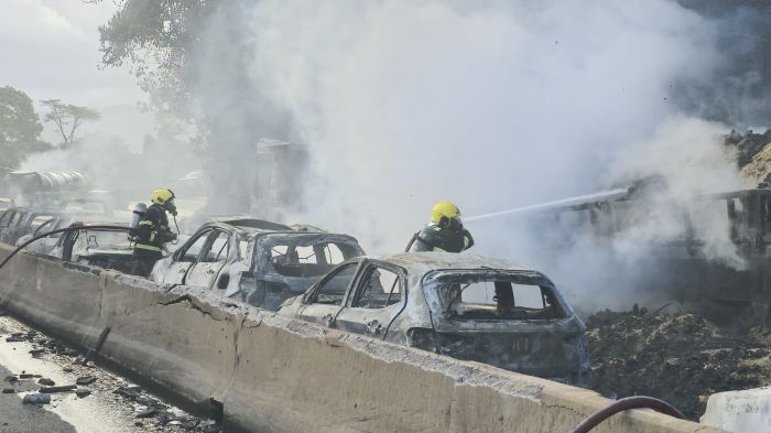 Bombeiros atualizaram números: 24 carros e três carretas (Foto: Divulgação/CBMSC)