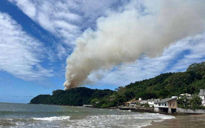 Não há informações do que causou as chamas (Foto: João Batista)