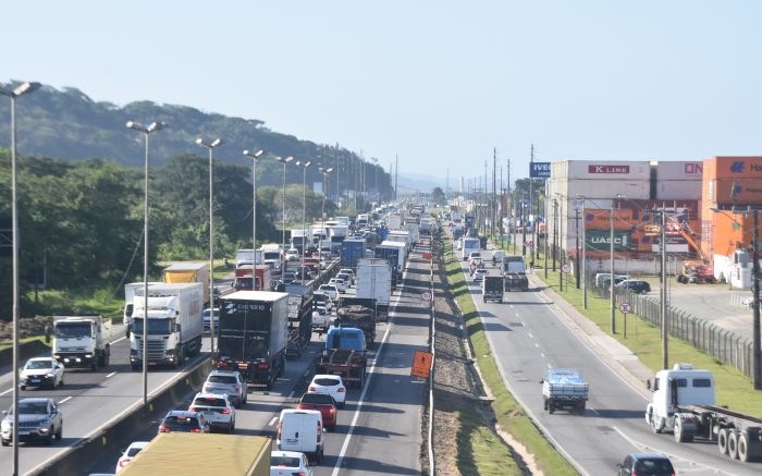 Fila de 15 km em Itajaí e novo bloqueio em Palhoça complicam o trânsito na BR 101 (Foto: Arquivo/João Batista)