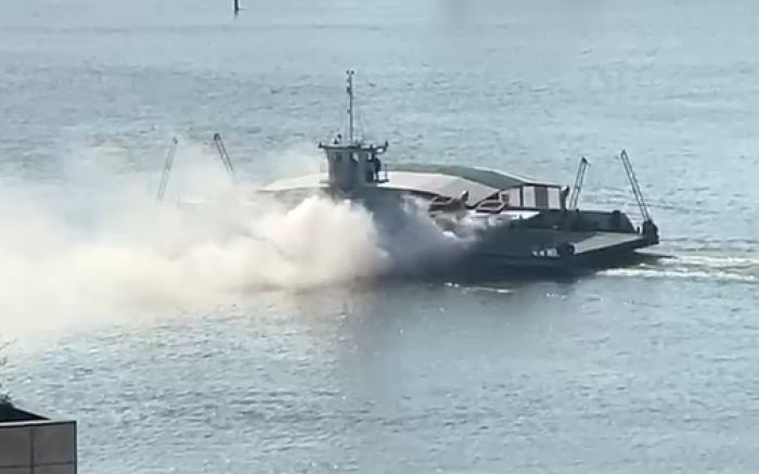 Incidente não deixou feridos e nem atrapalhou andamento do ferry (Foto: Reprodução)