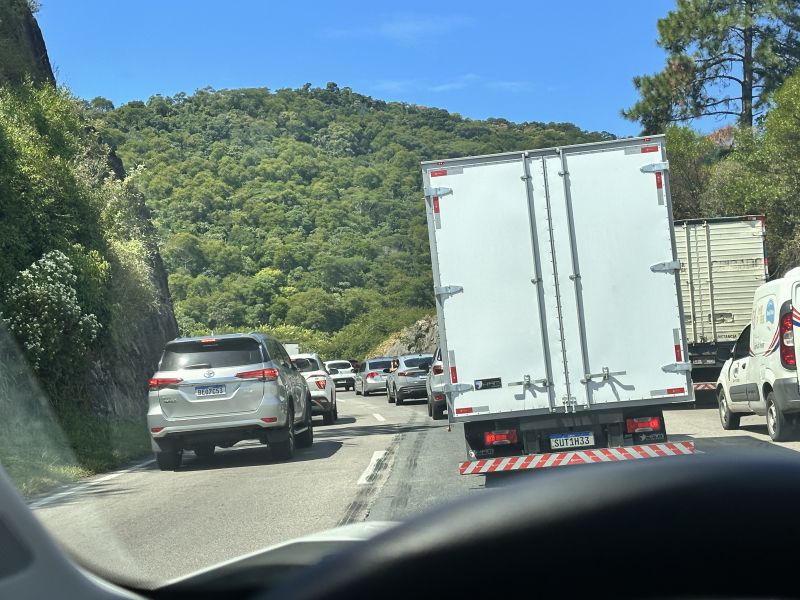 Fila de veículos chegou a 11 quilômetros (foto: Laura Testoni)
