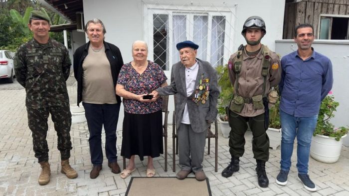 Prefeito de Camboriú participou da homenagem (foto: divulgação - Assessoria BI)