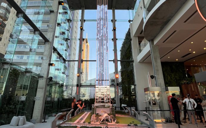 Evento reuniu mil convidados, shows nacionais, imersão sensorial e uma super maquete para apresentar o prédio mais alto do mundo (Foto: Ana Zigart)