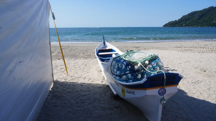 Pescadores esperam que novas leis sejam criadas para impedir atividades como o surfe (Foto: Arquivo/João Batista)