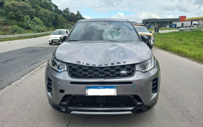 Ciclista foi arremessado no para-brisa de Land Rover (Divulgação/PMRv)