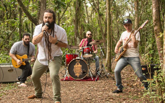 Álbum também tem homenagem a Pepe Mujica, ex-presidente do Uruguai (Foto: Divulgação)