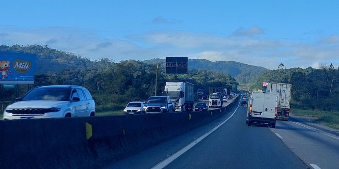 Rodovia já soma diversos pontos de congestionamento na região (Foto: Amanda Moser)