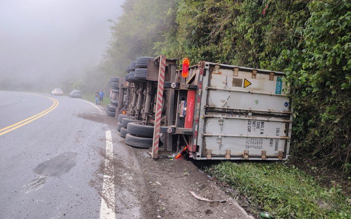 Legenda: Acidente foi no km 194 (foto: divulgação - PRF)