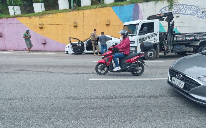 Motorista passou mal, precisou ser reanimado no local e foi levado ao hospital Ruth Cardoso (Foto: Divulgação/GMBC)