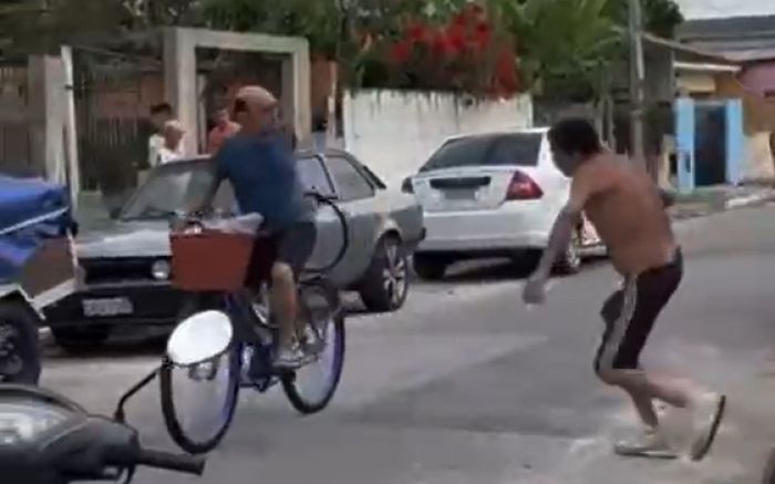 Sem dinheiro para pagar conserto, vizinho disse que ele iria levar uma surra (Foto: Reprodução)