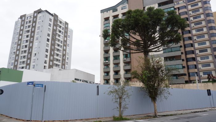 Imóveis já foram demolidos para o futuro empreendimento (Foto: João Batista)