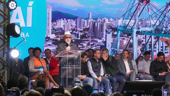Além de Lula, ministros e superintendente do porto criticaram falta de investimentos da gestão anterior (Foto: João Batista)