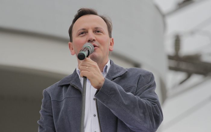 Padre Ezequiel será atração especial. Cada fiel deve levar sua vela (Foto: Divulgação)