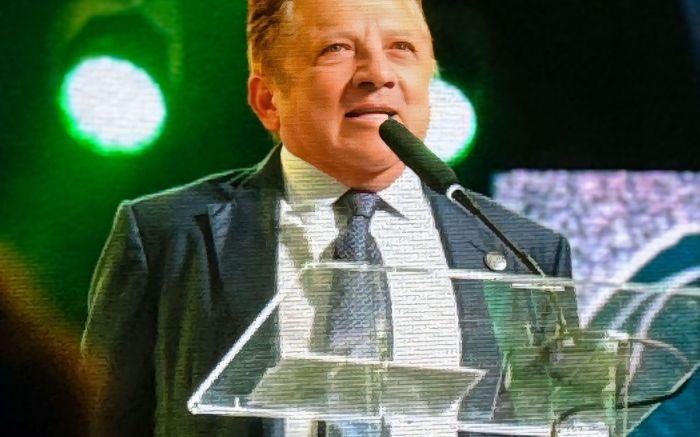 Manoel Pereira recebeu a premiação máxima do evento da Associação Empresarial de Itajaí (Foto: Fabrício Pitella)