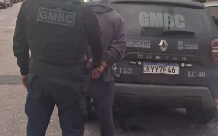 Ordem de prisão era por tráfico de drogas (Foto: GMBC)
