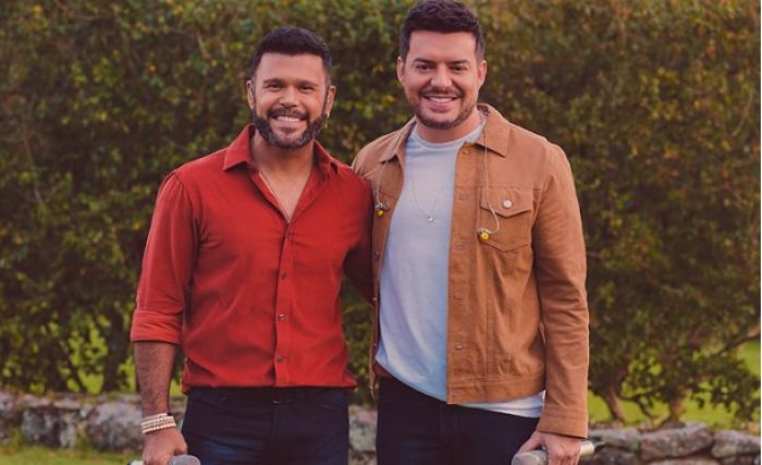 Dupla celebra 15 anos de carreira (Foto: Divulgação/PMBP)