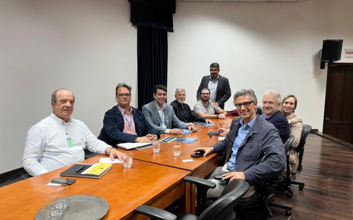 Executivos da Clia e da Costa Cruzeiros debatem com superintendente futuro do turismo marítimo em Itajaí (Foto: Porto de Itajaí/Divulgação)