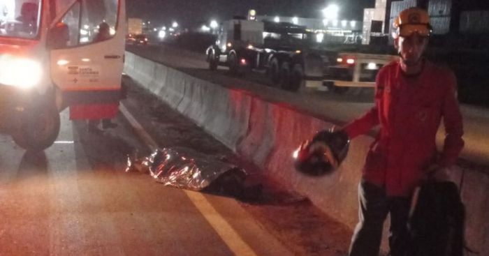 Legenda: Acidente foi no km 5,8 da BR 470, em Navegantes (Foto: Divulgação / Corpo de Bombeiros)