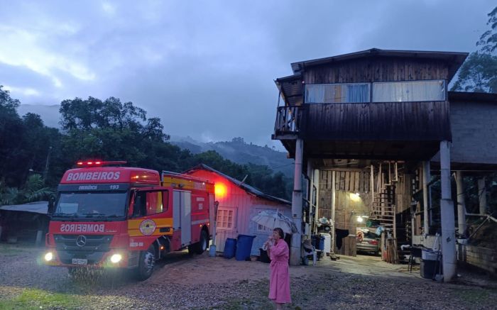 Chuvarada afetou as casas de autista, crianças e idosos (Foto: Divulgação/CBMSC)