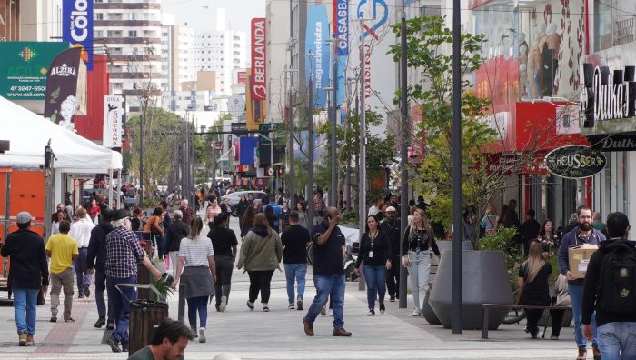 Serviços, comércio e indústria respondem pela maioria dos empregos formais (Foto: João Batista)
