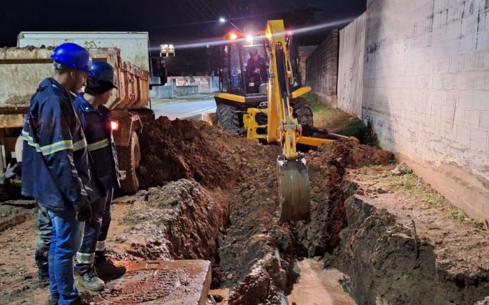 Rompimento foi na rua Guaraparim (foto: Águas de Camboriú)