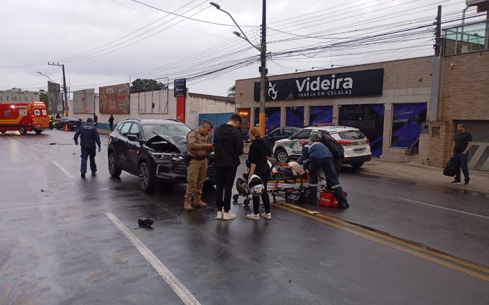 Batida envolveu Tracker e duas motos (Foto: Divulgação CBMSC)
