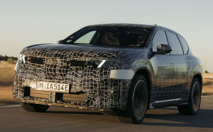 Protótipos do novo iX3 já rodam em testes na Europa; modelo será produzido na Hungria ainda este ano (Foto: Divulgação/BMW)