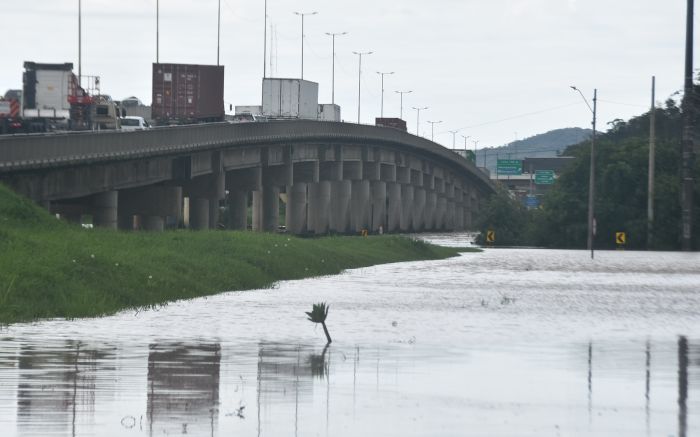 Canal começaria após ponte da BR 101 e cortaria Navegantes até a praia 
(foto: João Batista)