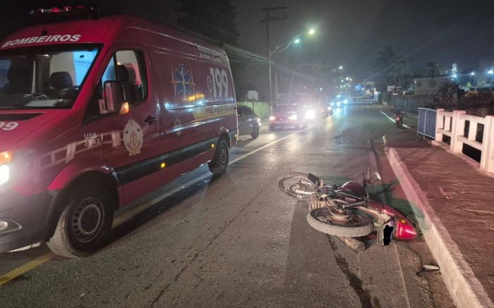 Motociclista perdeu bastante sangue na Ponte Nilton Kucker (Fotos: Divulgação)