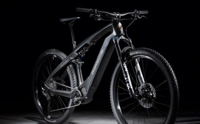 As novas e-bikes da Porsche entregam performance de pista sobre duas rodas e com muito estilo (Foto: Divulgação/Porsche)