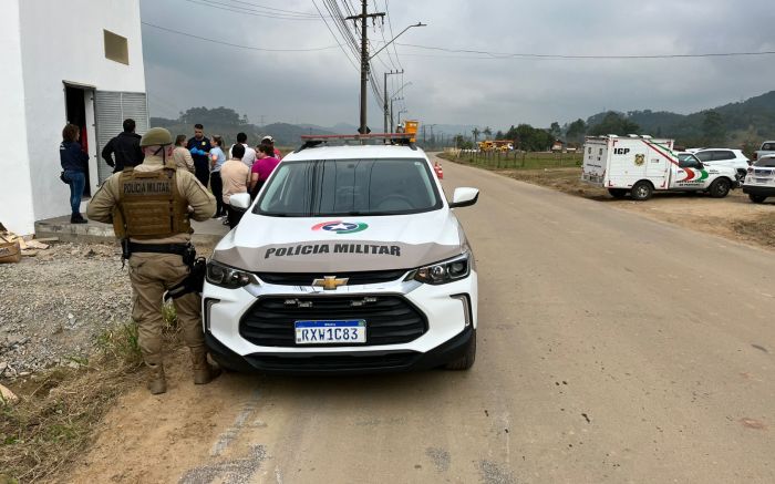 Ele era suspeito de roubo e homicídio, além de passagens por tráfico e receptação (Foto: Divulgação/PMSC)