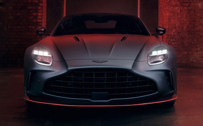 Mais potente da linha com motor dianteiro, o novo Vantage S leva a assinatura clássica da Aston Martin com alma de pista (Foto: Divulgação)