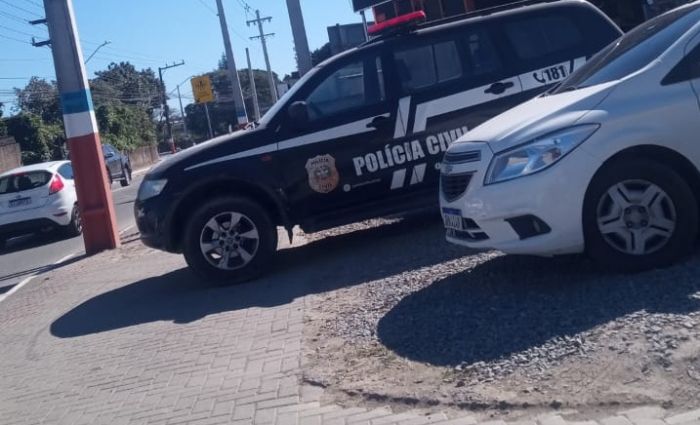 Polícias Civil e Militar atenderam à ocorrência (Foto: Leitor)