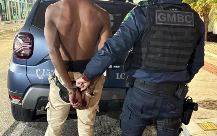 Covarde tentou fugir pela avenida Atlântica, mas foi detido (Foto: Divulgação/GMBC)