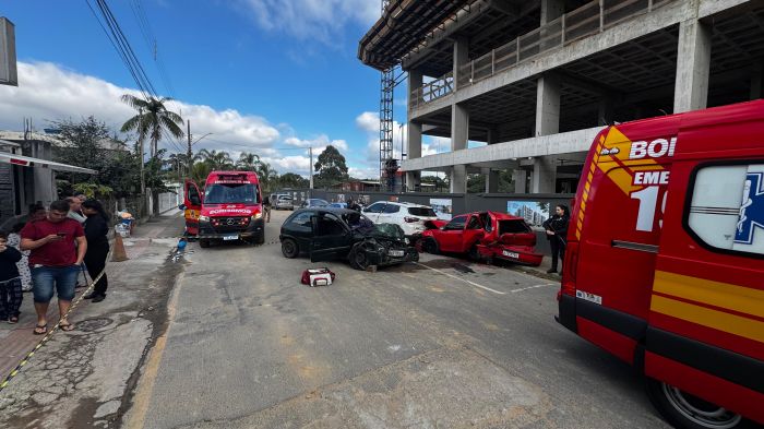 Um terceiro passageiro fugiu do local (Foto: Divulgação/CBMSC)