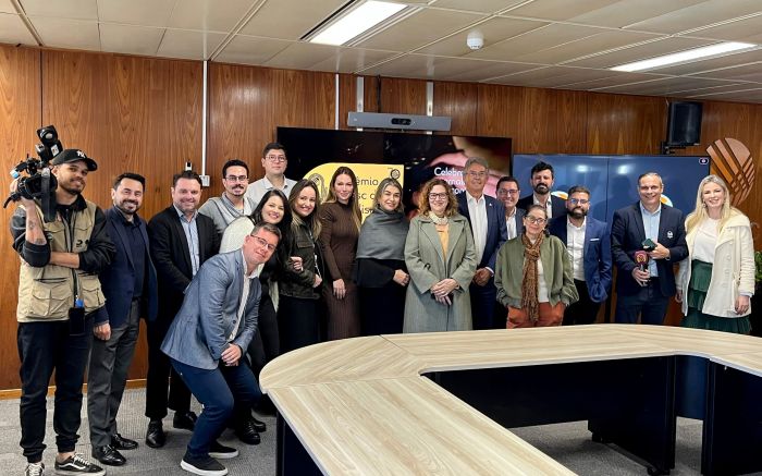 Lançamento reuniu profissionais da imprensa e representantes de entidades do setor em Florianópolis (Foto: Celesc/Divulgação)