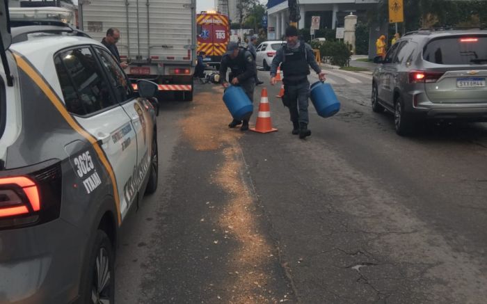 Testemunhas relataram pista em estado crítico (foto: Codetran)
