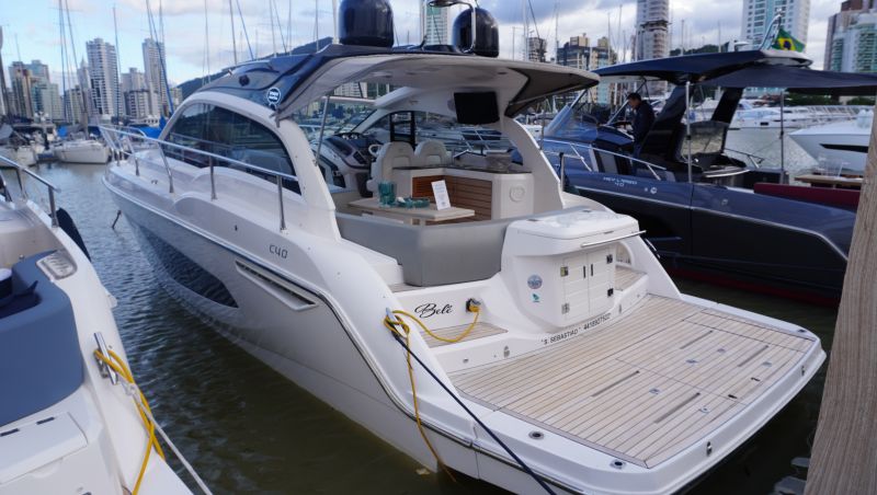 Sessa C40, lancha de 40 pés, é idêntica à do atual técnico do Corinthians e ex-seleção brasileira, Dorival Júnior