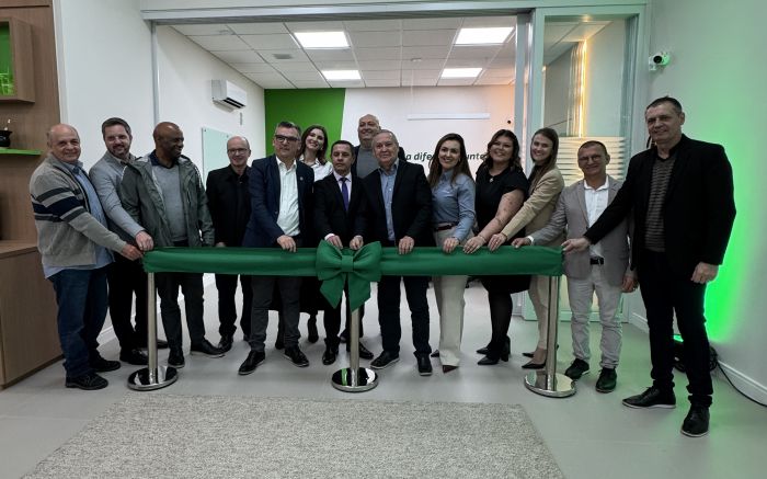Noite de festa reuniu diretores, associados e a comunidade pra chegada do Sicredi em Cordeiros (Foto: Fabrício Pitella)