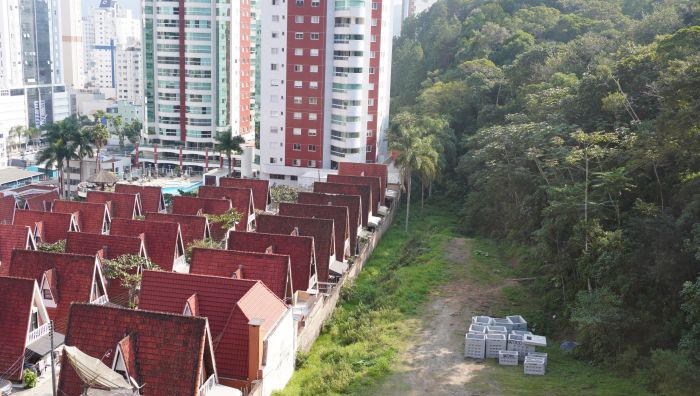 Terreno teria sido apropriado indevidamente em área comprada de antigos ocupantes (Foto: João Batista)