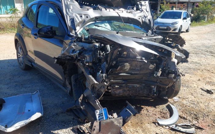 Motorista do Fiat Pulse foi levada ao hospital em estado grave (Foto: Divulgação/CBMSC)